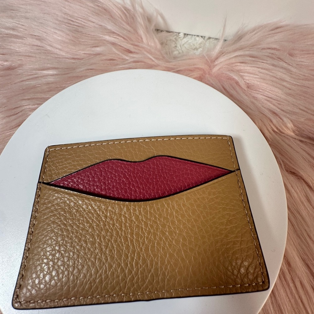 Coach Slim Id Lip Card Case With Lip Print, Gold Latte Multi, NWT - Picture 2 of 3